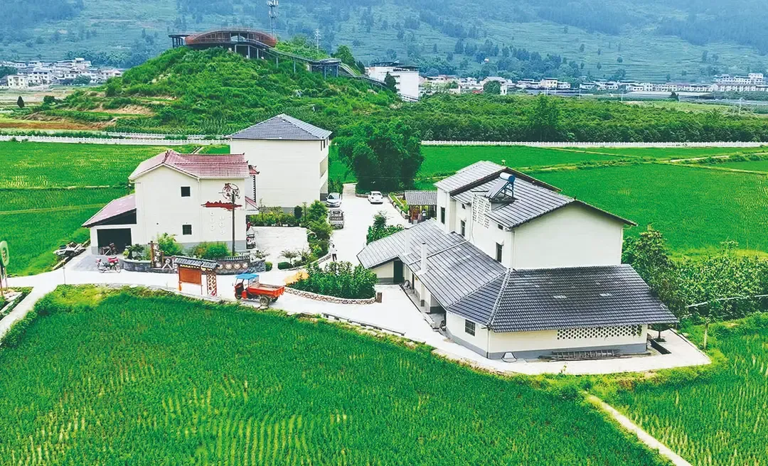 包鸾村